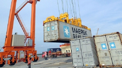 Cước vận tải biển tăng phi mã: 'Cân nhắc giải tỏa hàng nghìn container tồn đọng'