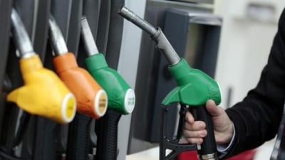 Giá dầu thô giảm xuống dưới ngưỡng 50 USD/thùng