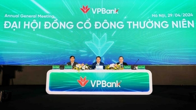VPBank: Nóng chuyện nhận 'ngân hàng 0 đồng' và nợ tại FE Credit