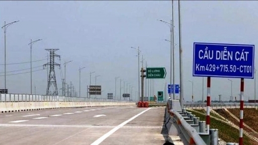 Chính thức thông xe 30km cao tốc Bắc Nam đoạn Diễn Châu - Bãi Vọt