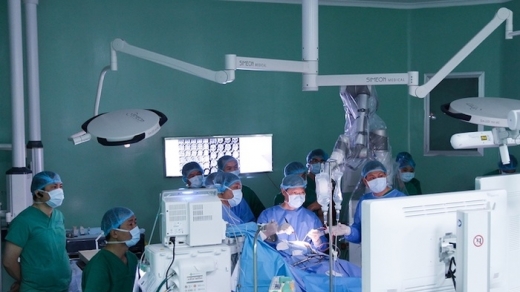 Nhân Dân 115 TP. HCM là bệnh viện đầu tiên của châu Á phẫu thuật u não bằng robot