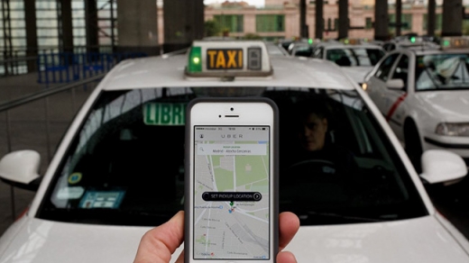 Bộ Tài chính không đồng ý taxi truyền thống nộp thuế như Grab, Uber