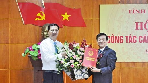 Quảng Ninh trao quyết định nghỉ hưu cho 2 giám đốc sở