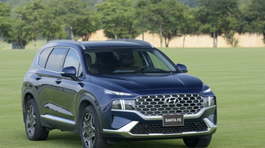 Hyundai Santa Fe giảm giá 100 triệu đồng trước sức ép từ Ford Everest