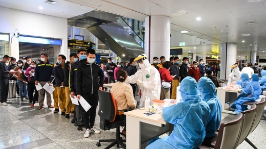 10.000 cán bộ, nhân viên sân bay Nội Bài xét nghiệm Covid-19 xuyên đêm