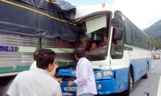 Người trong cuộc cùng làm rõ thông tin vụ 'xe tải dìu xe khách' ở Đà Lạt