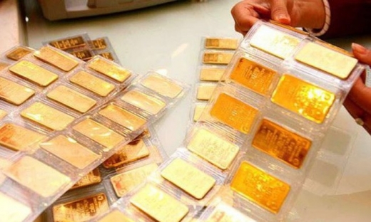 Giá vàng hướng về đỉnh mốc 62 triệu, xuất hiện xu hướng bán vàng để chốt lãi