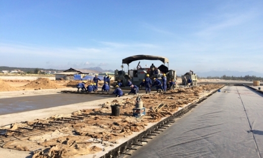 Bộ GTVT cảnh cáo 2 nhà thầu sửa chữa đường băng sân bay Nội Bài