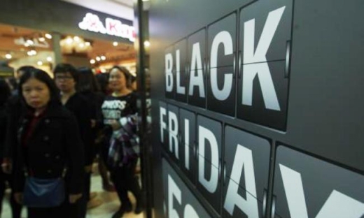Doanh số mua sắm ngày 'Thứ Sáu đen tối' có thể đạt hơn 13 tỷ USD ở Anh