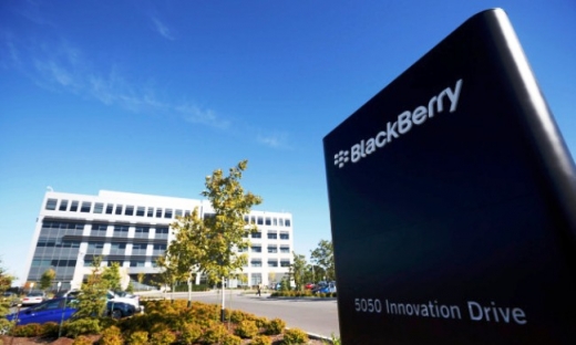 Bất lực trong đổi mới, BlackBerry quay sang kiện Facebook