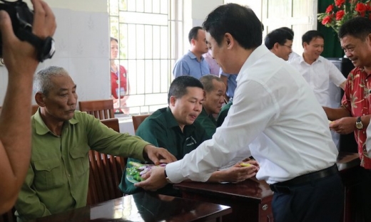 Vietcombank tặng xe ô tô cứu thương cho Trung tâm Điều dưỡng người có công tỉnh Thanh Hóa