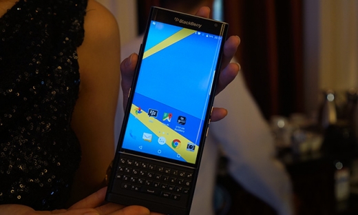 Cận cảnh BlackBerry 'khoác áo' Android vừa về Việt Nam