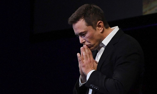 Trước áp lực từ cổ đông Tesla, Elon Musk ‘cất lời’ xin lỗi thợ lặn Anh