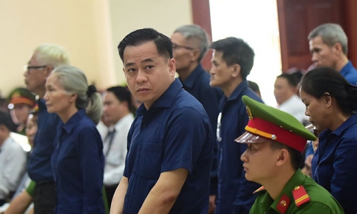 Tìm đường đào tẩu khỏi Việt Nam, Vũ ‘nhôm’ bị lừa hàng trăm ngàn USD