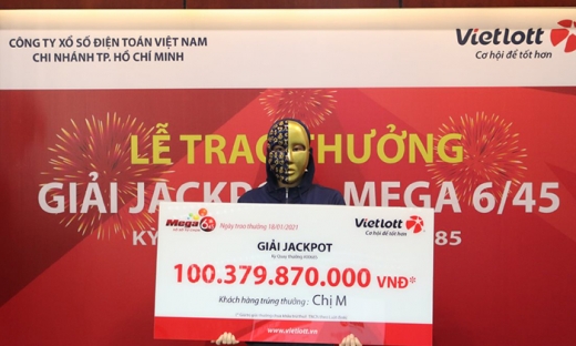 Vietlott trao thưởng cho nữ chủ nhân tấm vé trúng Jackpot hơn 100 tỷ đồng tại TP. HCM