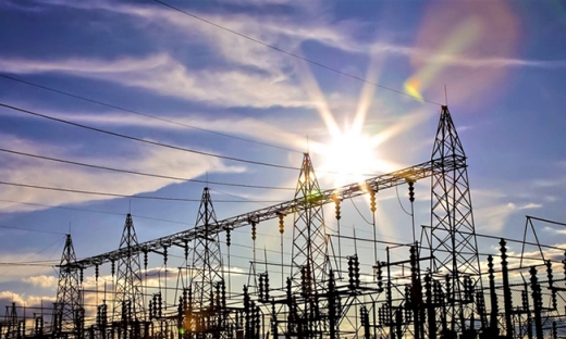 Nhà nước độc quyền lưới truyền tải và tính cơ chế gọi 134 tỷ USD đầu tư điện