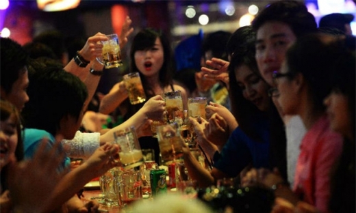 Nikkei: 'Bong bóng' tranh giành thị trường bia Việt Nam chờ phát nổ