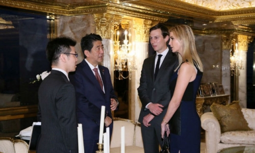 Vì sao con rể và con gái Trump xuất hiện trong cuộc hội đàm kín với Thủ tướng Nhật Bản?
