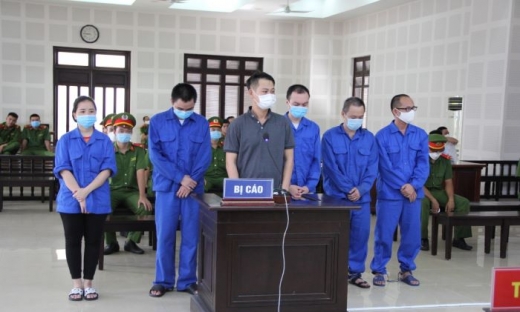 Đà Nẵng: Cán bộ nhận hối lộ, tiếp tay cho chuyên gia nước ngoài 'rởm' ở lại Việt Nam trái phép