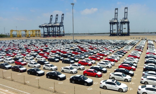 Ô tô nhập khẩu ‘ồ ạt’ về nước, thị trường ô tô Việt khởi sắc trở lại
