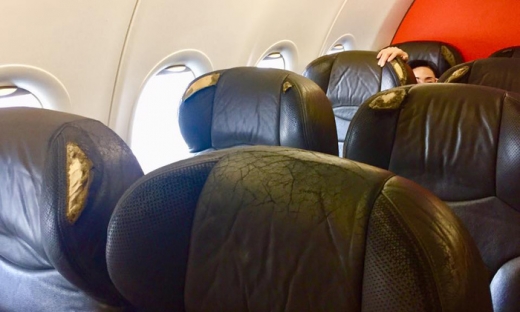 Hành khách 'tố' ghế ngồi quá cũ, Jetstar Pacific nói gì?