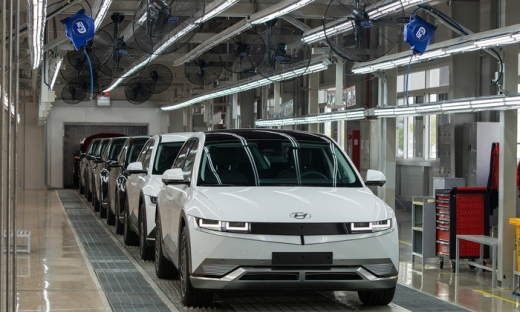 Xe điện Hyundai IONIQ 5 giá từ 1,3 tỷ đồng, cạnh tranh VinFast VF 8