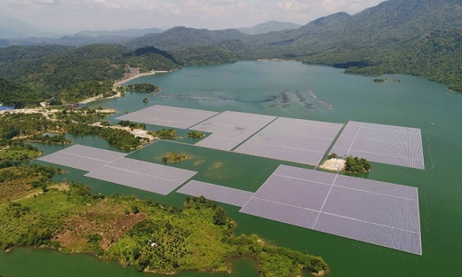 Nhà máy điện mặt trời nổi hồ Đa Mi gần 1.500 tỷ đồng chính thức đóng điện