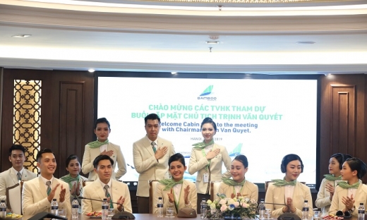 Ông chủ Bamboo Airways Trịnh Văn Quyết khoe dàn tiếp viên hàng không toàn 'trai xinh gái đẹp'