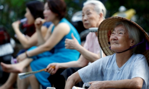 Tốc độ già hóa dân số nhanh hàng đầu thế giới: 'Cơn bão' mới thách thức Việt Nam