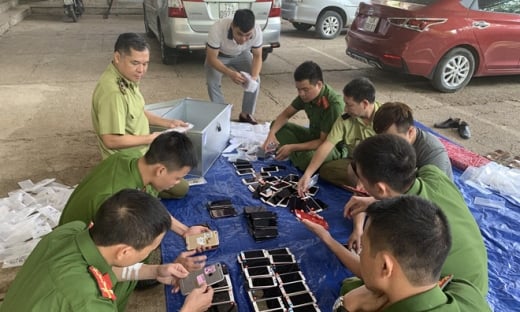 Thu giữ hơn 300 điện thoại iPhone nhập lậu từ Trung Quốc