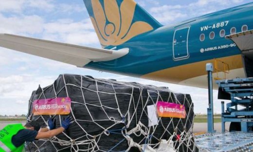 Covid-19: VNPost thuê nguyên chuyến bay của Vietnam Airlines để vận chuyển hàng hóa