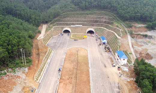 Hầm xuyên núi dài nhất Thanh Hóa hoàn thành, cao tốc Mai Sơn - Quốc lộ 45 sắp cán đích