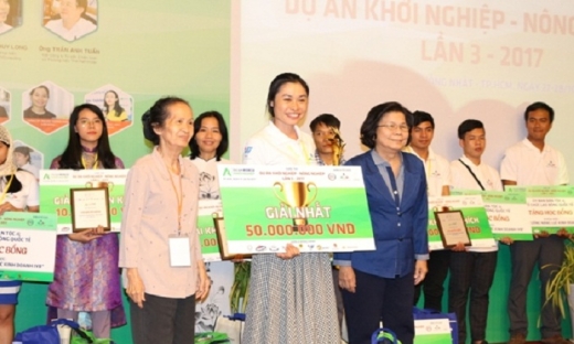 Startup Việt chế than không khói từ gáo dừa thải xuất khẩu ra nước ngoài