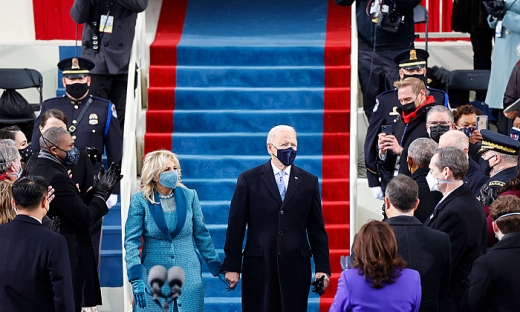 Khoảnh khắc ông Biden tuyên thệ nhậm chức tổng thống