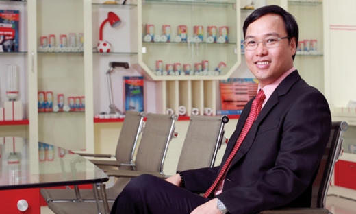 [Doanh nhân tuổi Hợi] Chủ tịch Điện Quang Hồ Quỳnh Hưng đã khởi nghiệp với 150 triệu như thế nào?