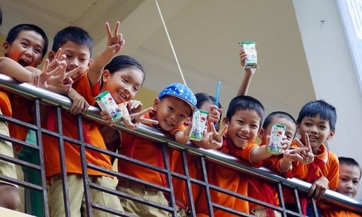 Vinamilk lên tiếng về việc bổ sung 14 loại vi chất vào Sữa học đường