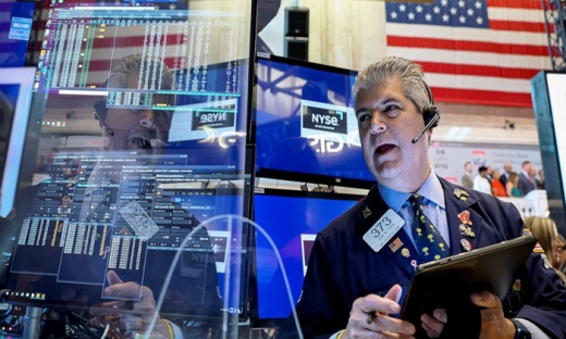 Dow Jones tăng 700 điểm, chứng khoán Mỹ vào vùng tích cực mới