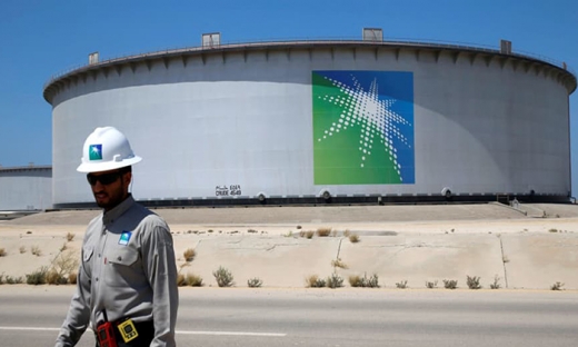 Arab Saudi tăng giá dầu bán sang châu Á sau khi OPEC+ thông báo giảm sản lượng