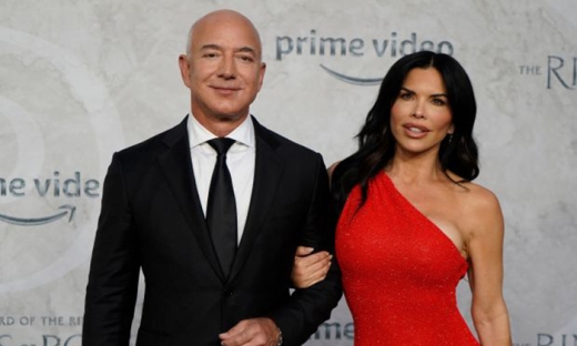 Tỷ phú Amazon Jeff Bezos đính hôn cùng bạn gái phóng viên sau 4 năm hẹn hò