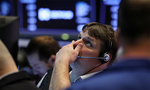 Cú sốc đầu tuần trên Phố Wall: Dow Jones giảm 200 điểm sau chuỗi tăng mạnh