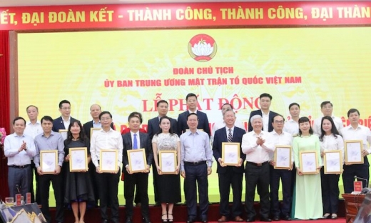 Vinataba ủng hộ 500 triệu đồng làm nhà đại đoàn kết cho người nghèo tỉnh Điện Biên
