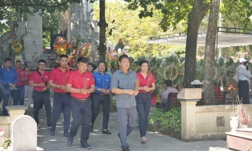 Hành trình về miền Trung dâng hương tại các nghĩa trang liệt sĩ của TNG Holdings Vietnam