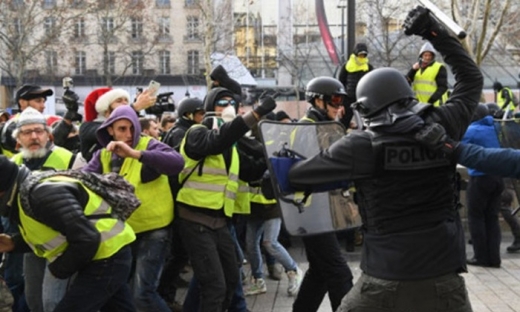 Bị cáo buộc kích động biểu tình ở Pháp, Nga đáp trả đanh thép