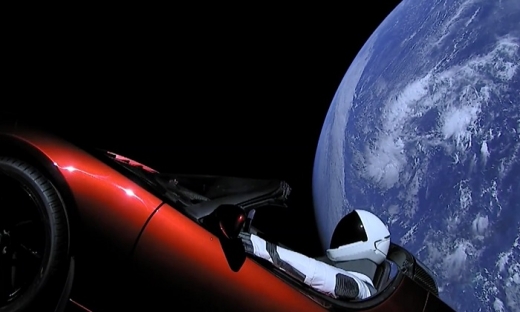 Siêu xe điện Tesla Roadster được ‘du hành vũ trụ’