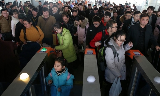 Công dân Trung Quốc có điểm ‘tín dụng xã hội’ thấp sẽ bị cấm đi máy bay, tàu hỏa