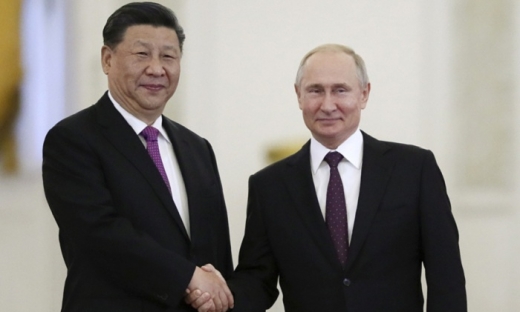 Nga - Trung xích lại gần nhau giữa 'bão Trump'
