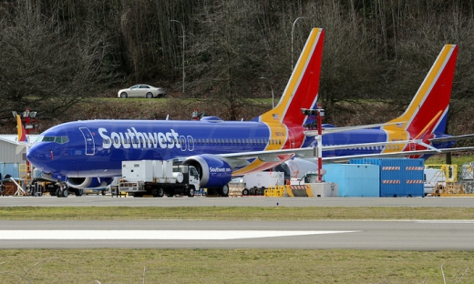 737 MAX 8 lại gặp sự cố, cổ phiếu Boeing tiếp tục tụt dốc
