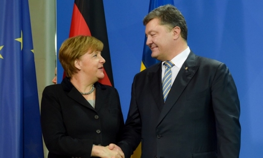 Ông Poroshenko kêu gọi Thủ tướng Đức tăng cường trừng phạt Nga