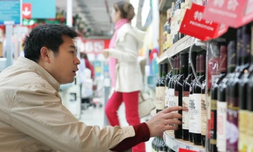 Căng thẳng leo thang, Trung Quốc áp thuế ‘hủy diệt’ với rượu vang Australia