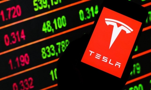 Cổ phiếu Tesla giảm sâu khỏi mức kỷ lục sau tin Apple sắp sản xuất xe điện